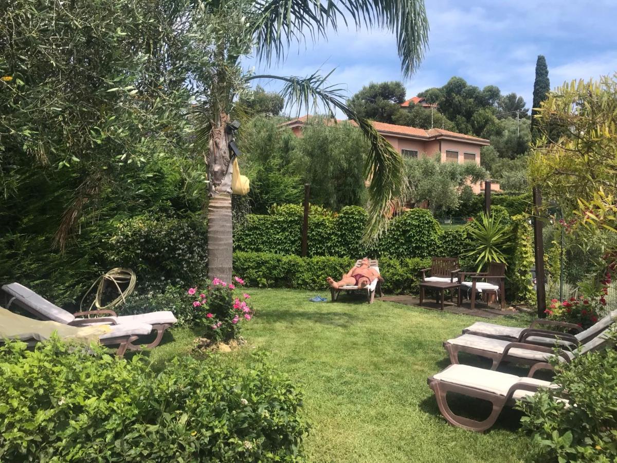 Le Jardin Sur Mer Avec Bike Et Mtb Tour Hotell Imperia Eksteriør bilde